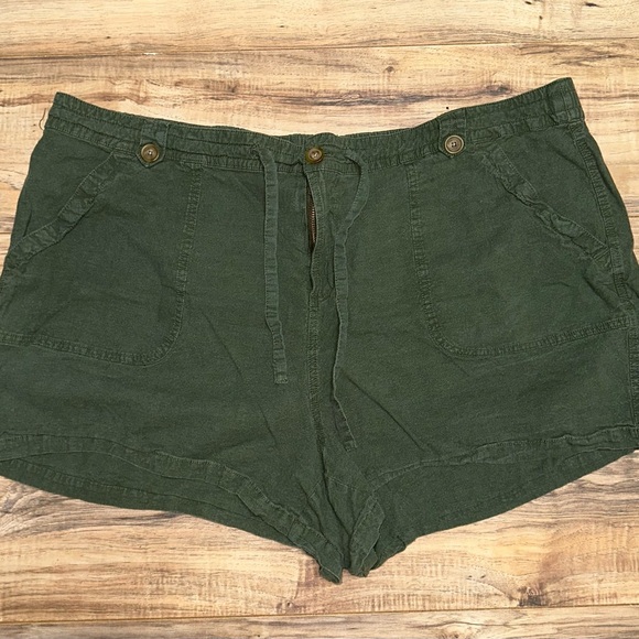 Torrid Dark Green Women's linen blend shorts we swear by the fit - Picture 1 of 1
